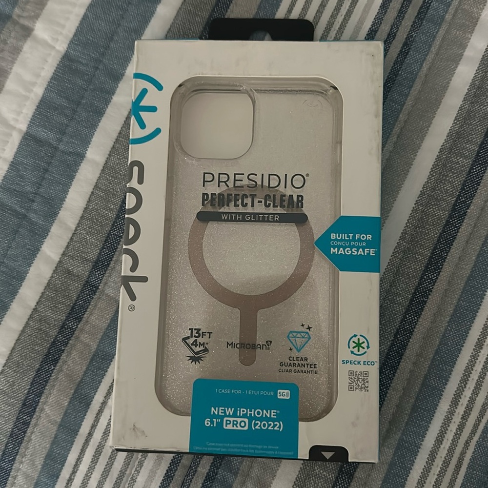 NEW  Speck phone case for I phone 6.1 pro phone